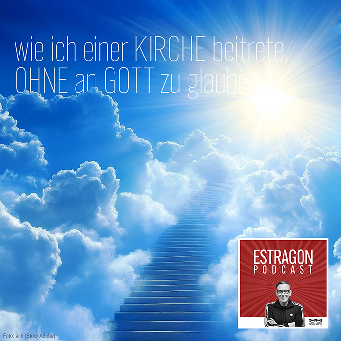 Himmelsszene mit Sonnenstrahlen und Treppe aus Wolken, darüber der Schriftzug „Wie ich einer Kirche beitrete, ohne an Gott zu glauben“, rechts unten das Logo des Estragon Podcast, verlinkt zur gleichnamigen Podcast-Folge